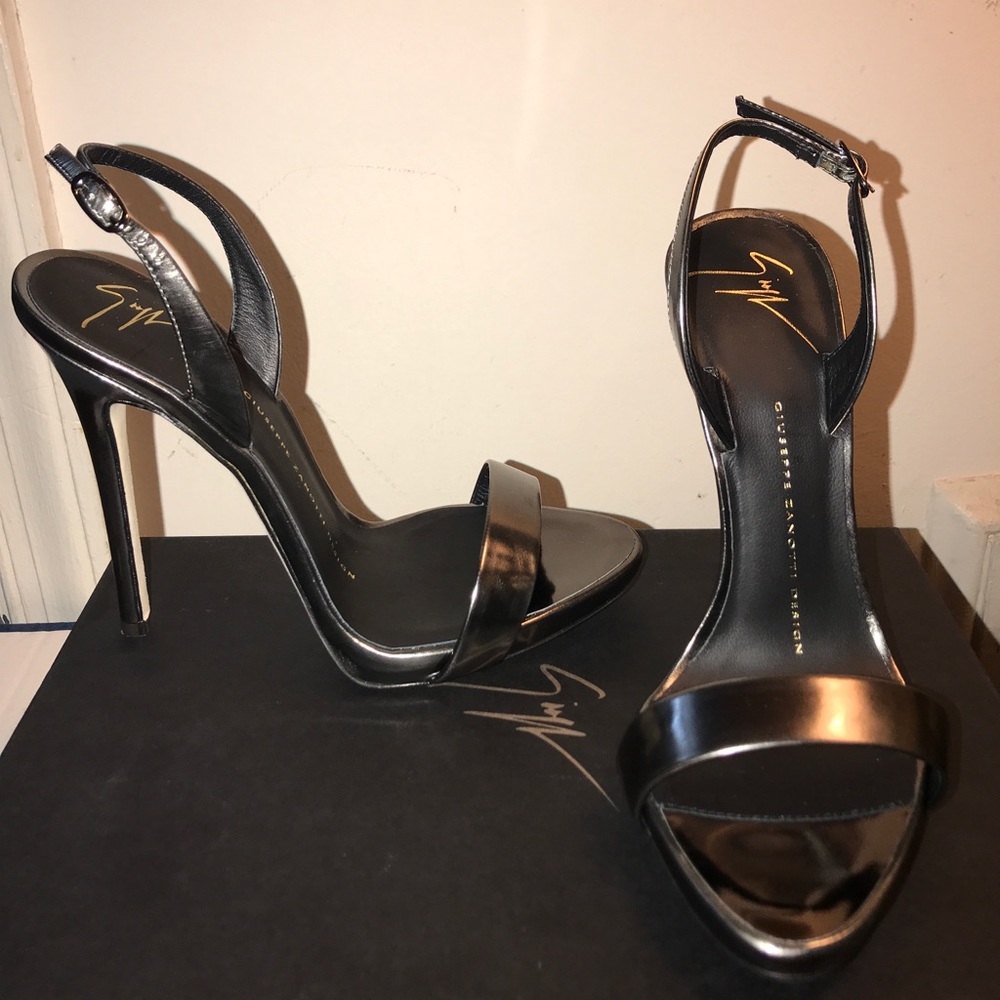 NEW Giuseppe Zanotti classic strap heels size 36